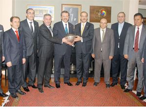 Bilişim sektörü TL’ye geçmek istiyor