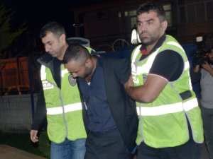 Park halindeki araçların lastiklerinin kesilmesi