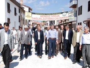 Başkan Akyürek tarihi bölgedeki çalışmaları inceledi