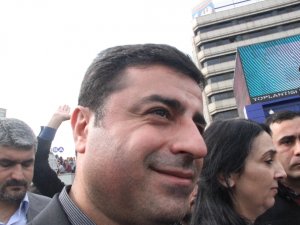 Demirtaş kanlı meydanda HDP'ye oy istedi