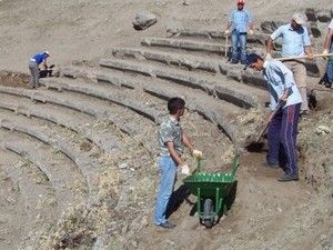Vasada Antik Tiyatrosu'nda kazı çalışmaları başladı.