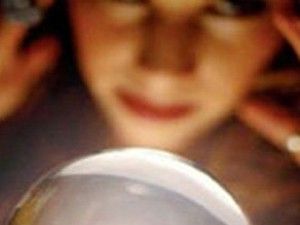 Büyü bozma bahanesiyle bilezikleri alıp kayıplara karıştı