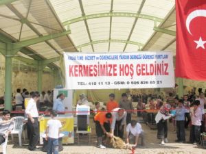 Hadim'de öğrenciler yararına kermes açıldı