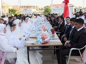 Mehir Vakfı, Ağrıda 52 çifti evlendirdi