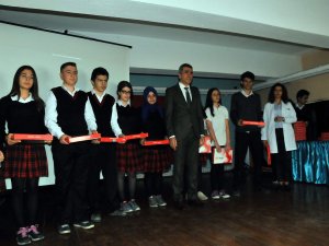 Akşehir’de Öğrenciler Tabletlerine Kavuştu