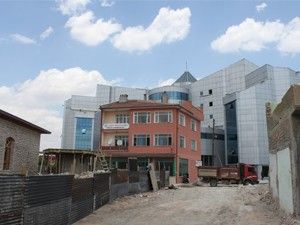Karatay Belediyesi önü temizleniyor