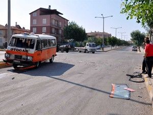 Karaman'da minibüsle kamyonet çarpıştı: 9 yaralı