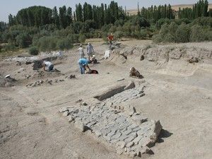 10 bin yıllık köye Fransız ilgisi