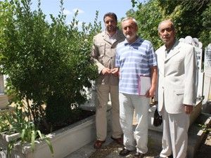 Mezarlıklar Vakfı hizmetlerle dua alıyor