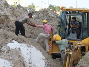 Göçük altında can pazarı