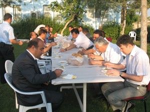 Emirgazi'de tayini çıkan memurlara veda yemeği