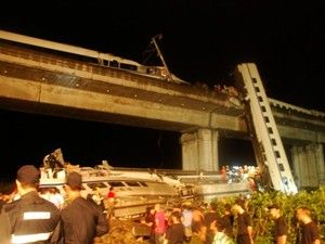 Çin'de hızlı tren dehşeti: 35 ölü