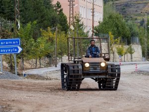 Tank görünümlü paletli araç yaptı