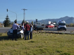 Seydişehir’de Otomobil İle Kamyonet Çarpıştı: 2 Yaralı