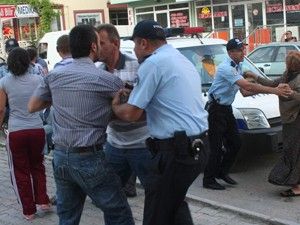 Pazar yerinde alacak verecek kavgası: 4 yaralı