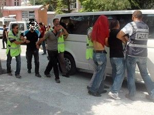 Kan damlaları yakalattı