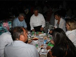 Türkmenoğlu Yeni mahallelilerle iftarda buluştu