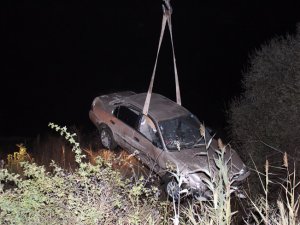 Beyşehir’de Otomobil Dereye Düştü: İki Yaralı