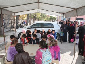 Öğrencilere aşure ikramı yapıldı