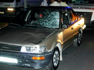 Camiye giderken otomobilin altında kaldı