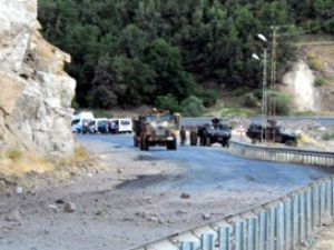 Hakkari'de patlama: Polis hayata döndürüldü
