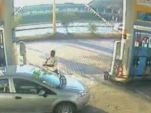 Minibüs üniversite öğrencisini böyle ezdi