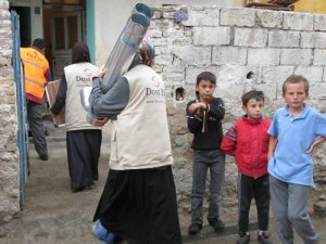 Dost Eli ihtiyaç sahibi ailelerin yanında