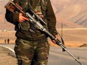 İki asker kaza kurşunuyla yaralandı