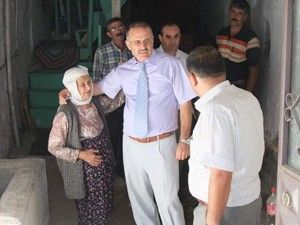 Akşehir İlçe Kaymakamı'dan fakir ailelere ziyaret