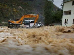 Artvin'de sel faciası! 3 ölü