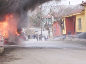 Yunak’ta LPG'li otomobil yandı