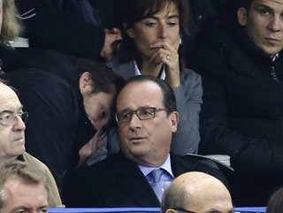 Hollande Paris'teki saldırıları böyle haber aldı