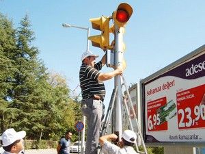 Trafik lambalarına ses sistemi takıldı