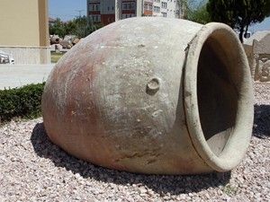 Aksaray'da 3 bin 800 yıllık küp bulundu