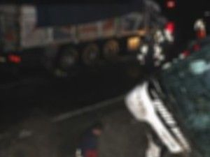 Ilgın'da kamyon ile yolcu otobüsü çarpıştı: 30 yaralı