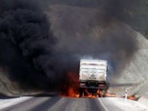 Seyir halindeki kamyonda yangın