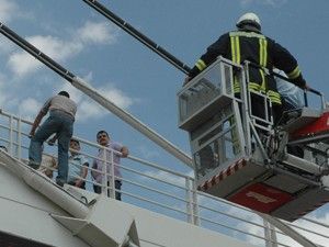 Çocuk şoför araç devirdi: 3 yaralı