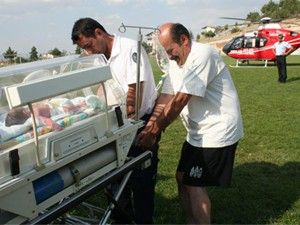Hava ambulansı yeni doğan bebek için havalandı