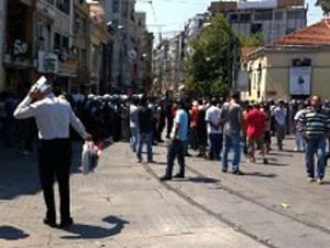 Taksim'de 'sınırötesi' gerginliği: Gözaltılar var