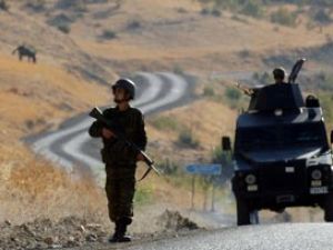 Şemdinli'de karakola taciz ateşi