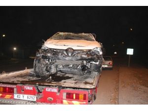 Otomobil Bahçe Duvarına Çarptı: İki Yaralı