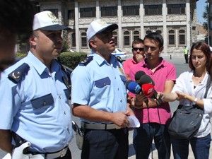 Sevgililer siparişle iş yerlerini dolandırdı