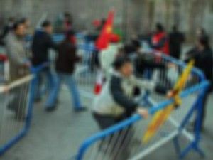 Terör örgütü yandaşları barikat kurdu