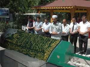 İşkence sonucu ölen kadın toprağa verildi