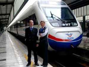 Hızlı tren ücretsiz olunca vatandaş akın etti