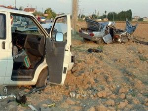 Otomobille minibüs çarpıştı: 1 ölü 4 yaralı