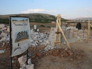 Sanatçıların köyüne şükran çeşmesi