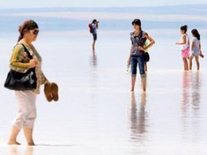 Tuz Gölü'ne turist akını var
