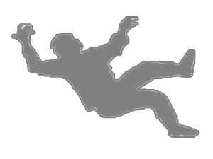 Evine balkondan girmek isterken 2. kattan düştü