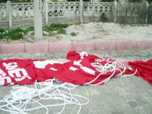 Bayraklar indiriliyor, iktidara dokunulmuyor